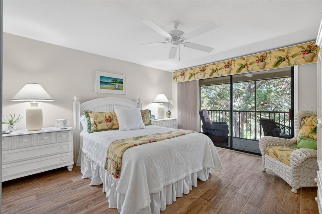 For Sale: $549,999 (2 beds, 2 baths, 2201 Square Feet)