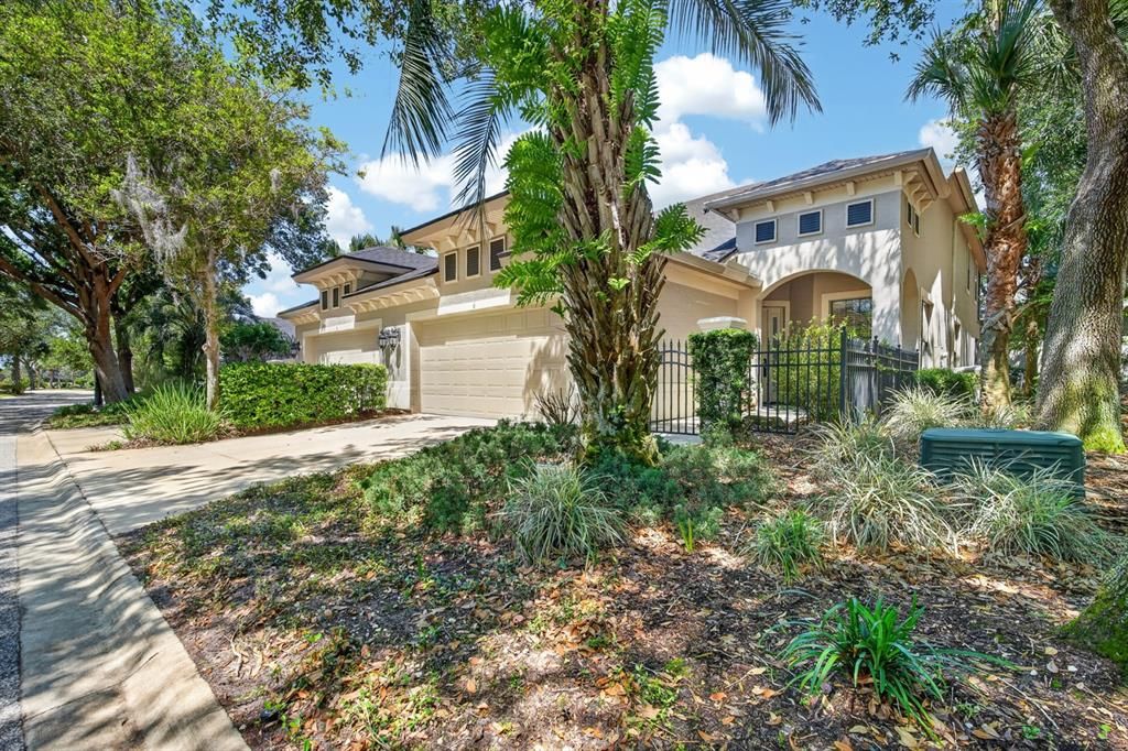 For Sale: $549,999 (2 beds, 2 baths, 2201 Square Feet)