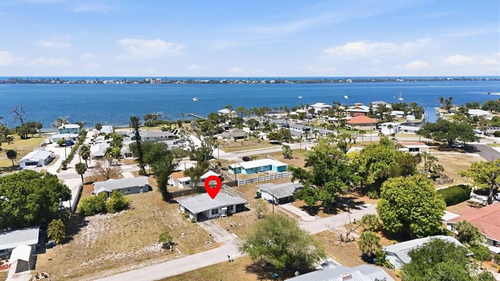 Active With Contract: $174,900 (2 beds, 1 baths, 768 Square Feet)