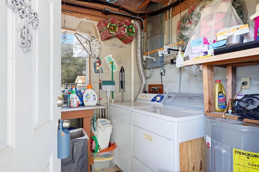 Active With Contract: $174,900 (2 beds, 1 baths, 768 Square Feet)