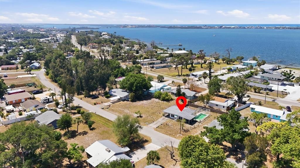 Active With Contract: $174,900 (2 beds, 1 baths, 768 Square Feet)
