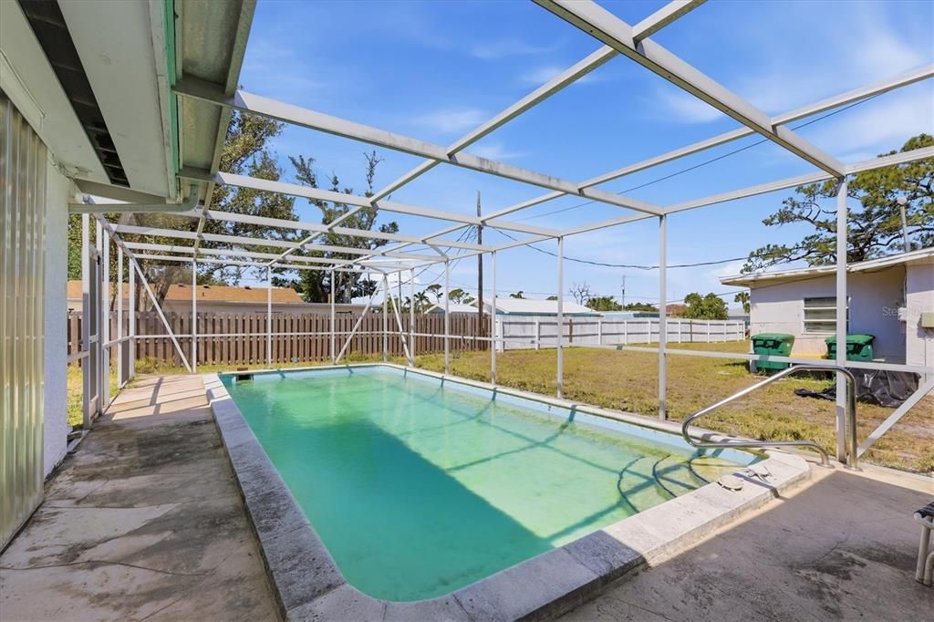 Active With Contract: $174,900 (2 beds, 1 baths, 768 Square Feet)