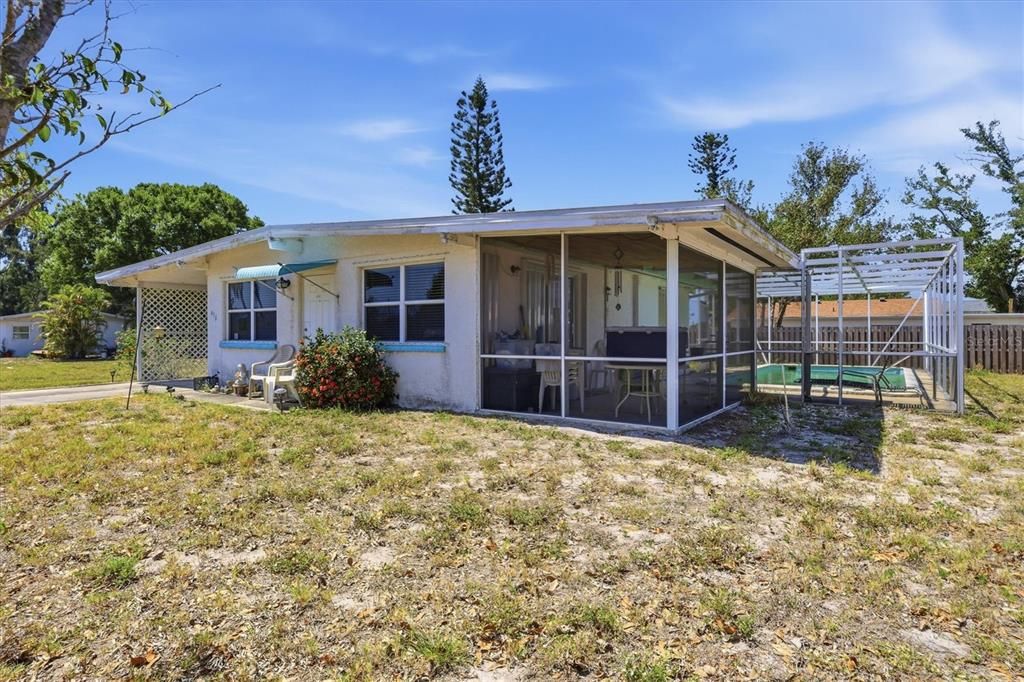 Active With Contract: $174,900 (2 beds, 1 baths, 768 Square Feet)