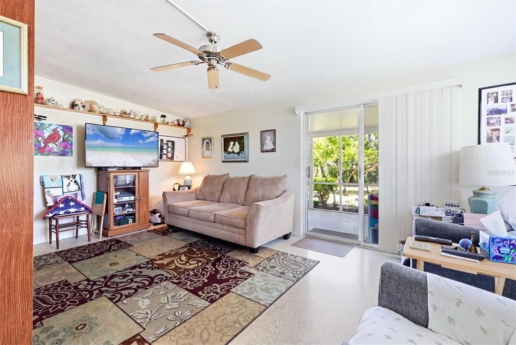 Active With Contract: $174,900 (2 beds, 1 baths, 768 Square Feet)