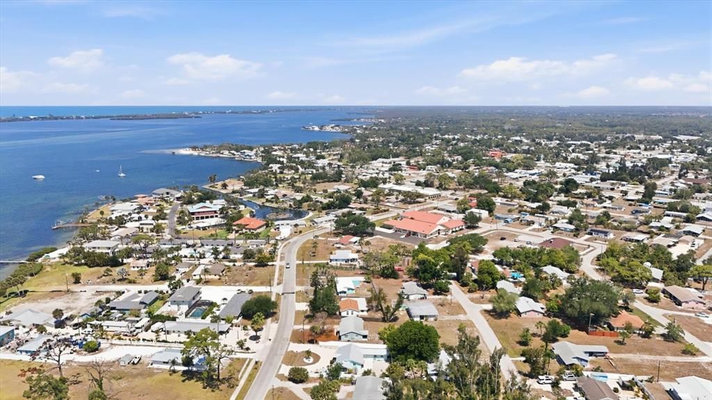Active With Contract: $174,900 (2 beds, 1 baths, 768 Square Feet)