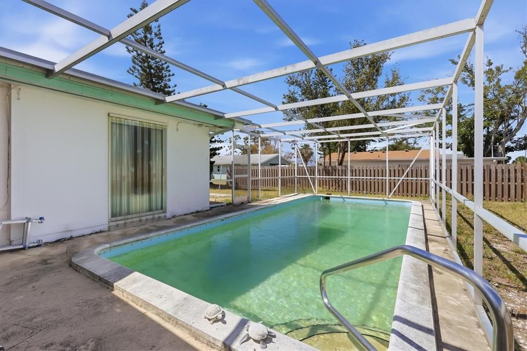 Active With Contract: $174,900 (2 beds, 1 baths, 768 Square Feet)