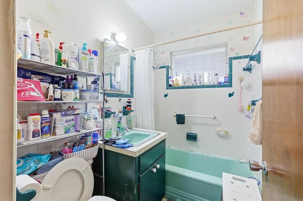 Active With Contract: $174,900 (2 beds, 1 baths, 768 Square Feet)