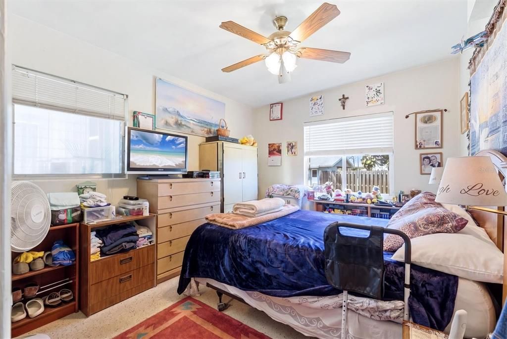 Active With Contract: $174,900 (2 beds, 1 baths, 768 Square Feet)