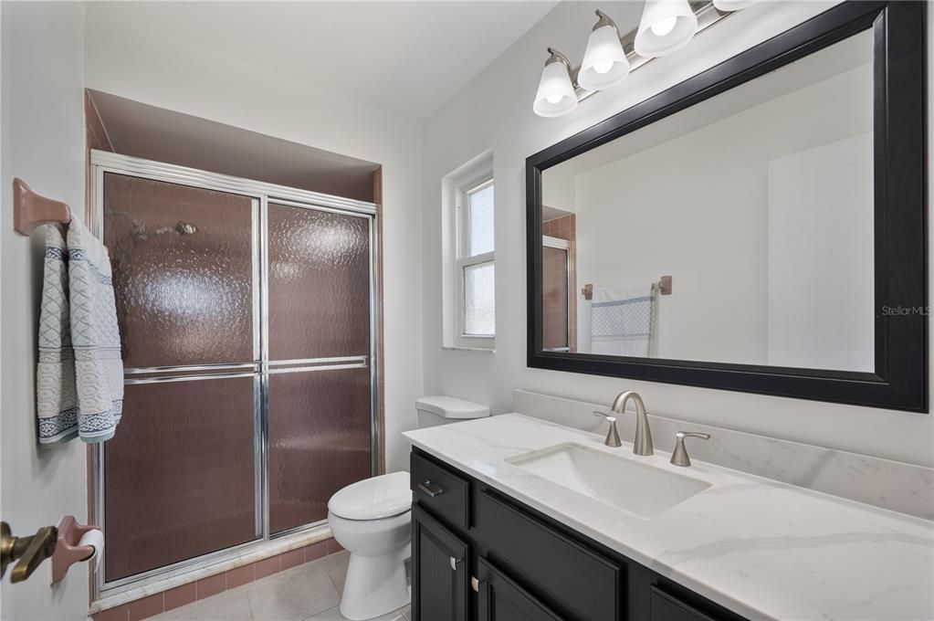 Activo con contrato: $249,000 (2 camas, 2 baños, 1028 Pies cuadrados)