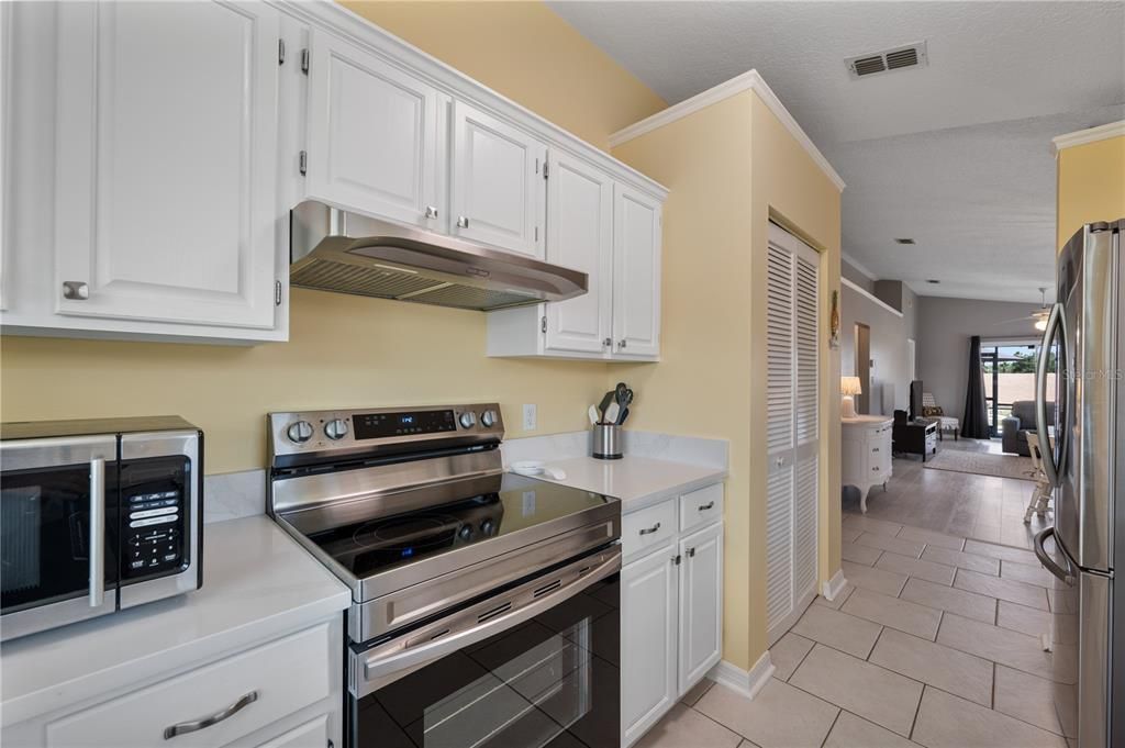 Activo con contrato: $249,000 (2 camas, 2 baños, 1028 Pies cuadrados)