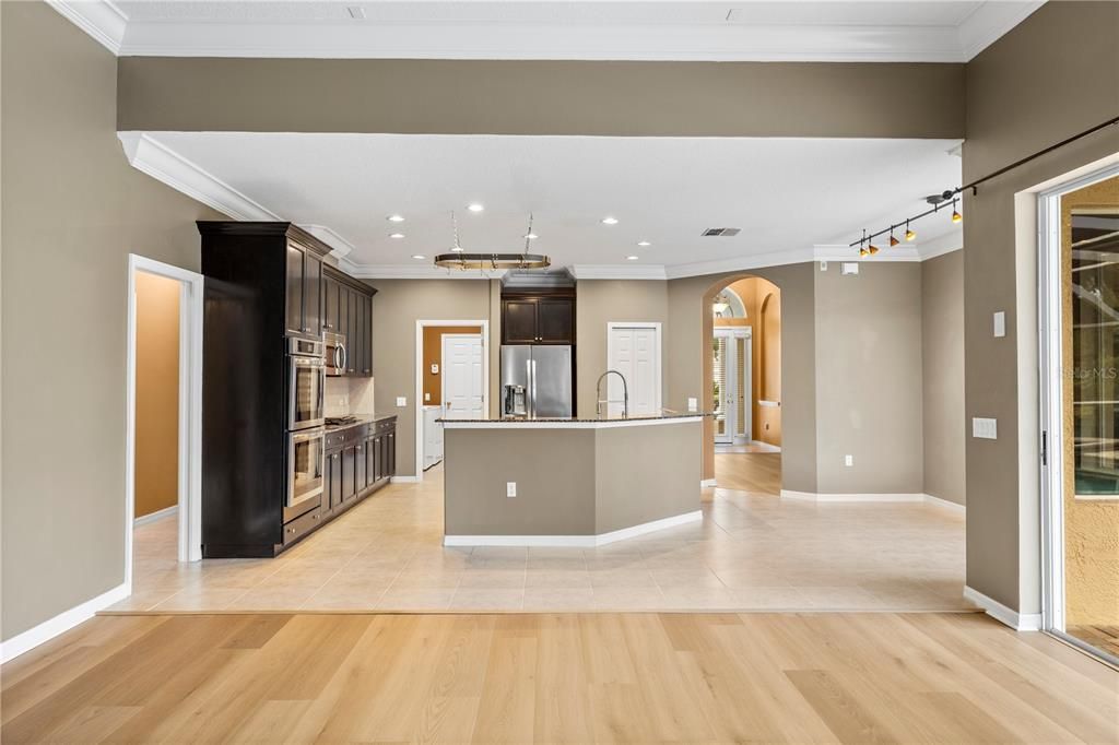 Active With Contract: $925,000 (5 beds, 3 baths, 3073 Square Feet)