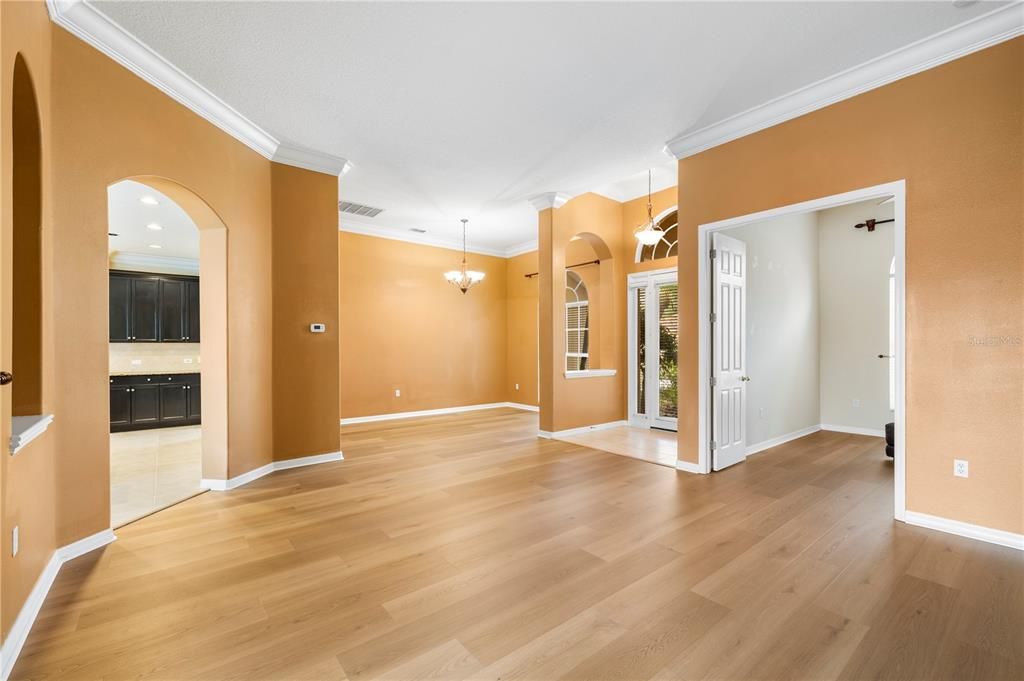 Active With Contract: $925,000 (5 beds, 3 baths, 3073 Square Feet)