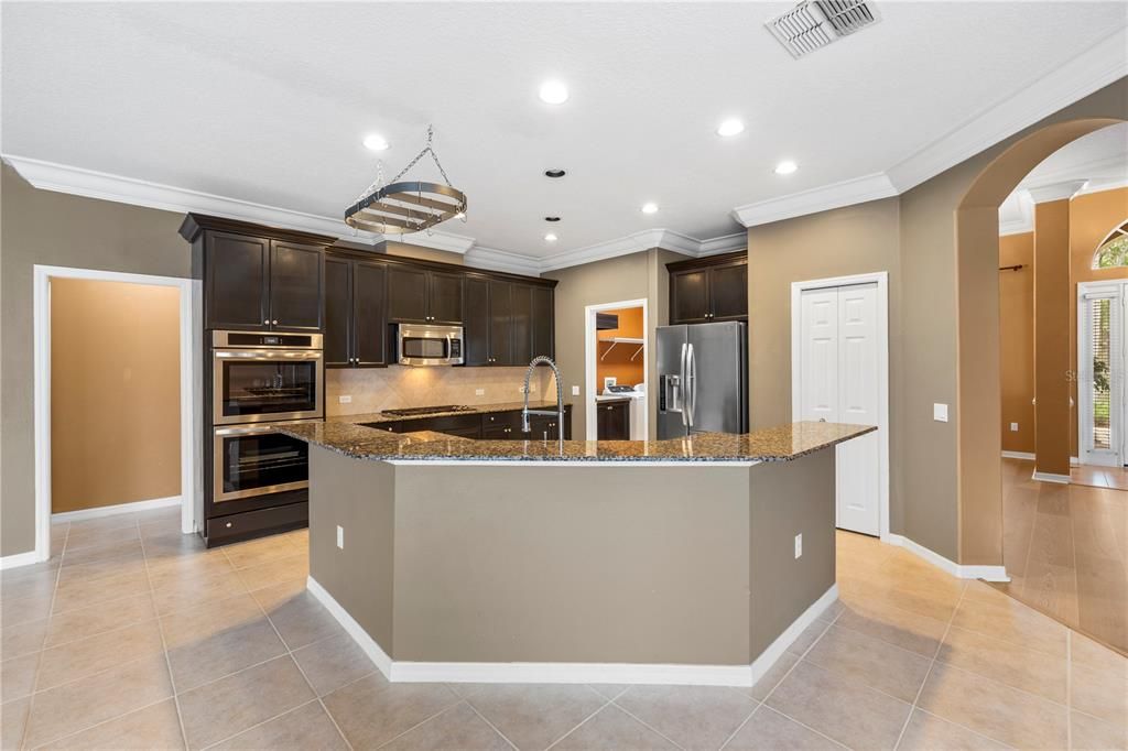 Active With Contract: $925,000 (5 beds, 3 baths, 3073 Square Feet)