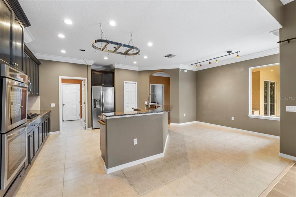 Active With Contract: $925,000 (5 beds, 3 baths, 3073 Square Feet)