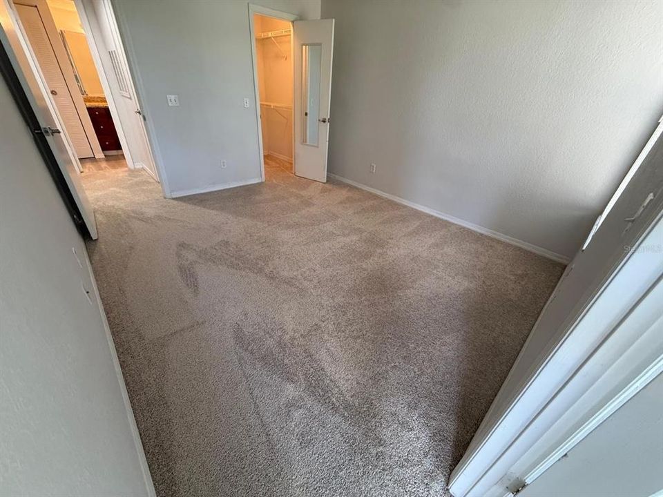 Active With Contract: $1,250 (1 beds, 1 baths, 711 Square Feet)