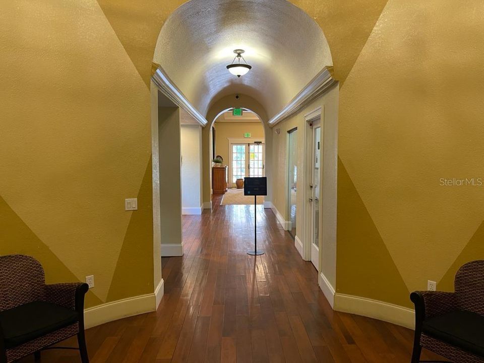 Active With Contract: $1,250 (1 beds, 1 baths, 711 Square Feet)