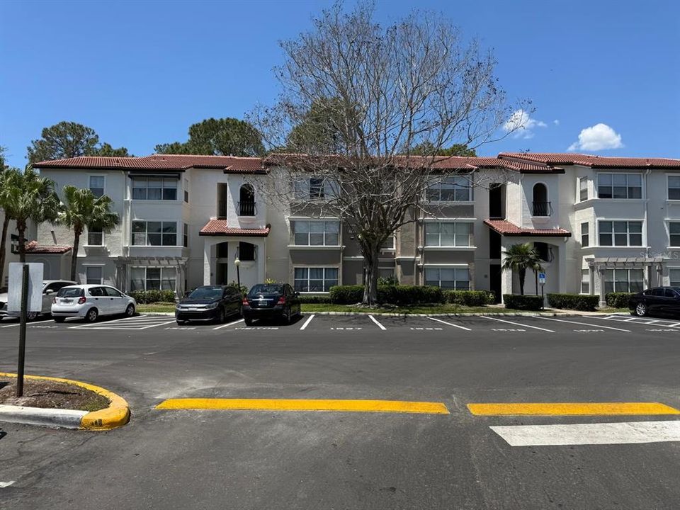 Active With Contract: $1,250 (1 beds, 1 baths, 711 Square Feet)