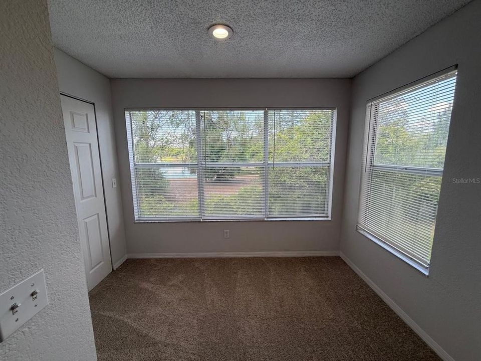 Active With Contract: $1,250 (1 beds, 1 baths, 711 Square Feet)
