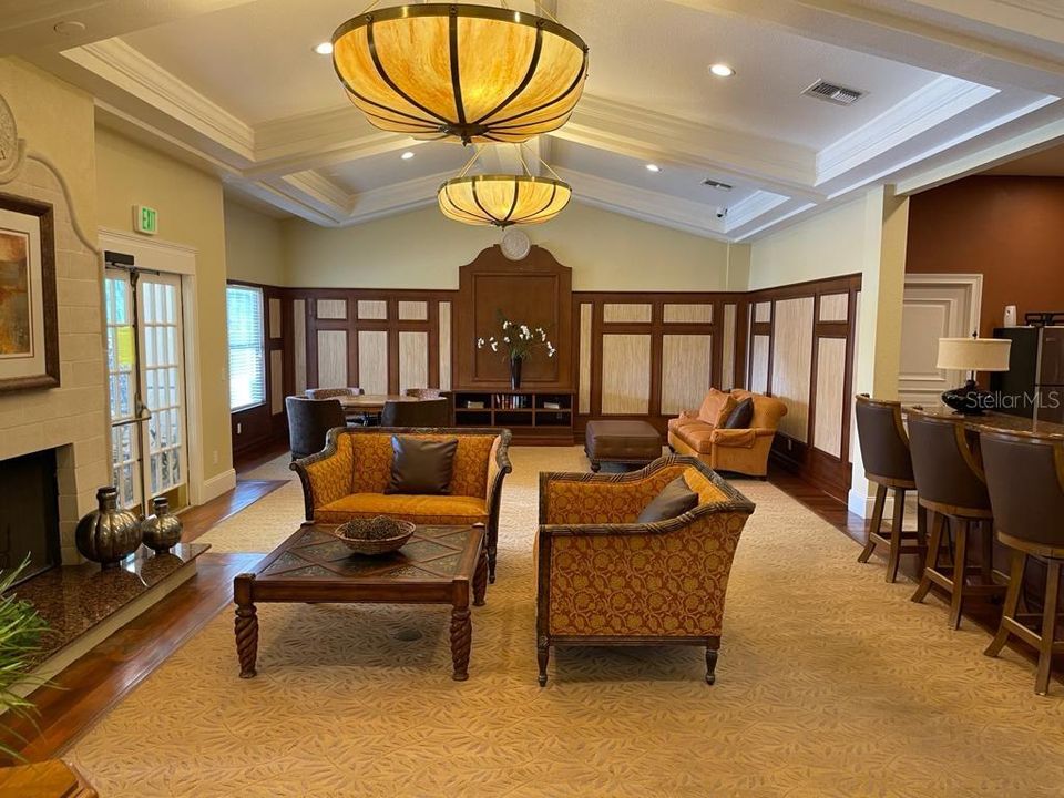 Active With Contract: $1,250 (1 beds, 1 baths, 711 Square Feet)
