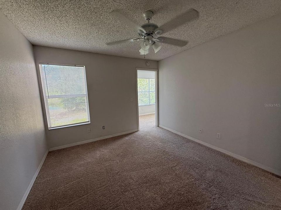Active With Contract: $1,250 (1 beds, 1 baths, 711 Square Feet)