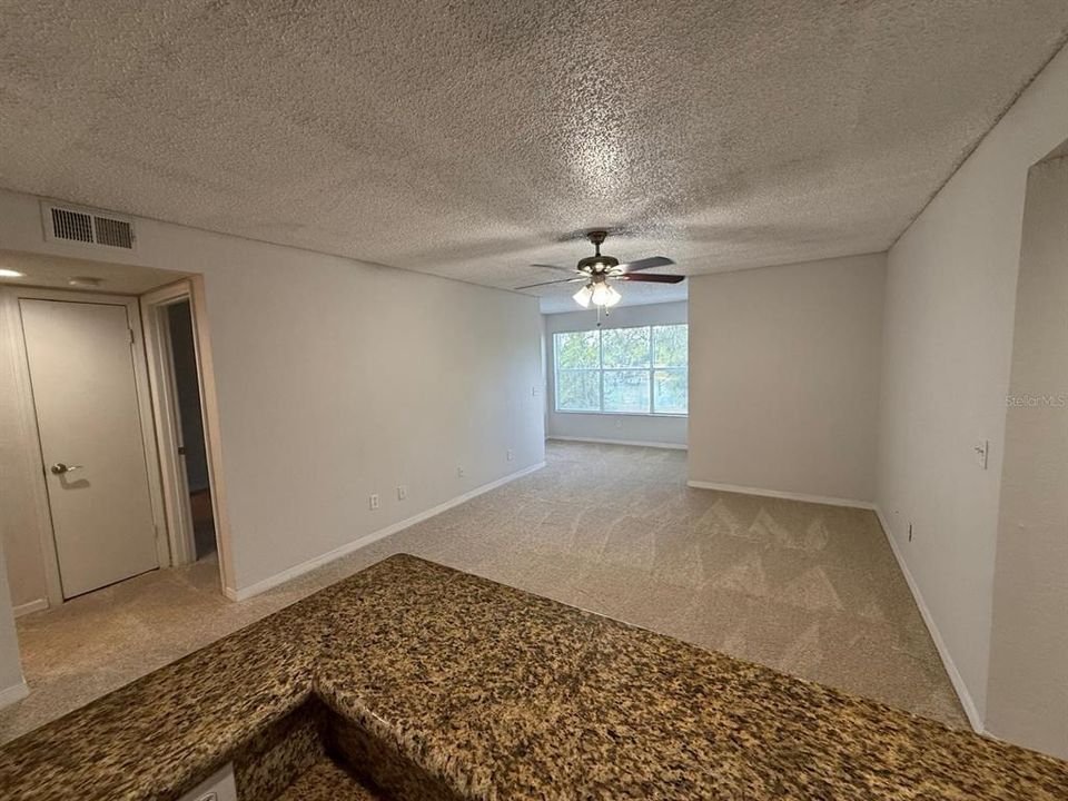 Active With Contract: $1,250 (1 beds, 1 baths, 711 Square Feet)