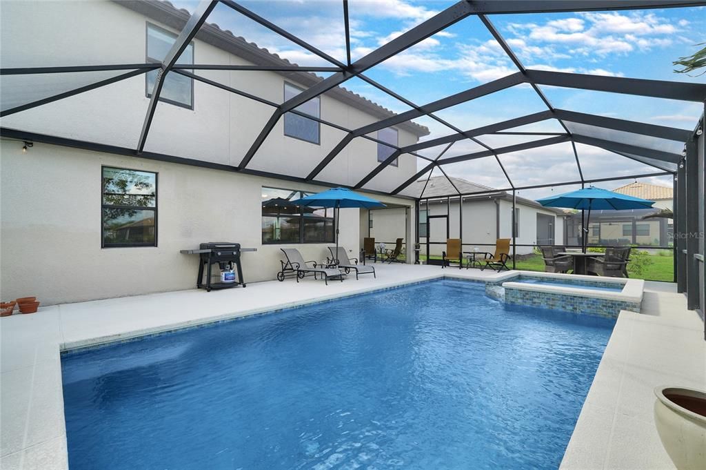 Activo con contrato: $659,900 (5 camas, 3 baños, 3257 Pies cuadrados)