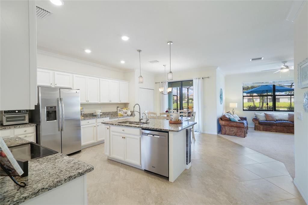 Activo con contrato: $659,900 (5 camas, 3 baños, 3257 Pies cuadrados)