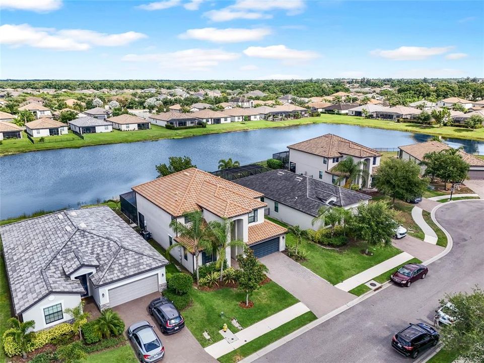 Activo con contrato: $659,900 (5 camas, 3 baños, 3257 Pies cuadrados)