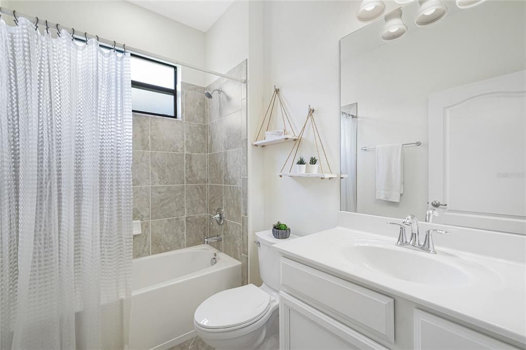 Activo con contrato: $659,900 (5 camas, 3 baños, 3257 Pies cuadrados)
