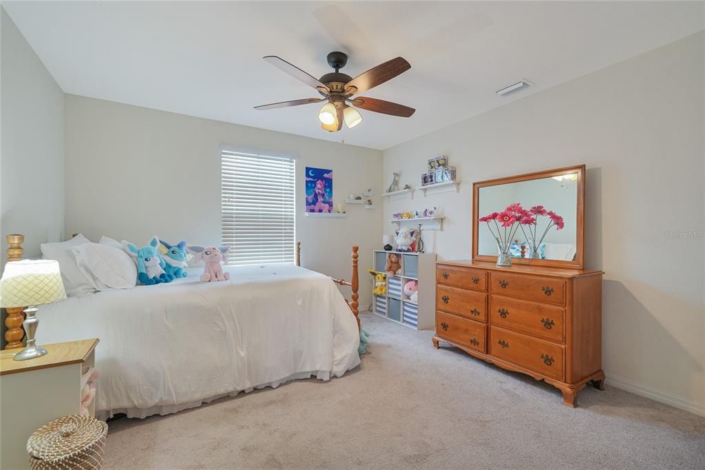Activo con contrato: $659,900 (5 camas, 3 baños, 3257 Pies cuadrados)