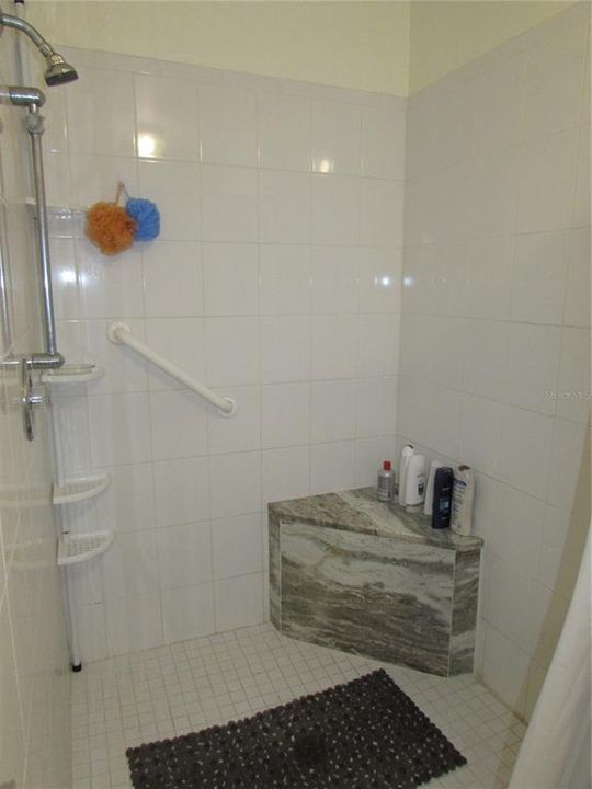 Active With Contract: $2,000 (2 beds, 2 baths, 1201 Square Feet)