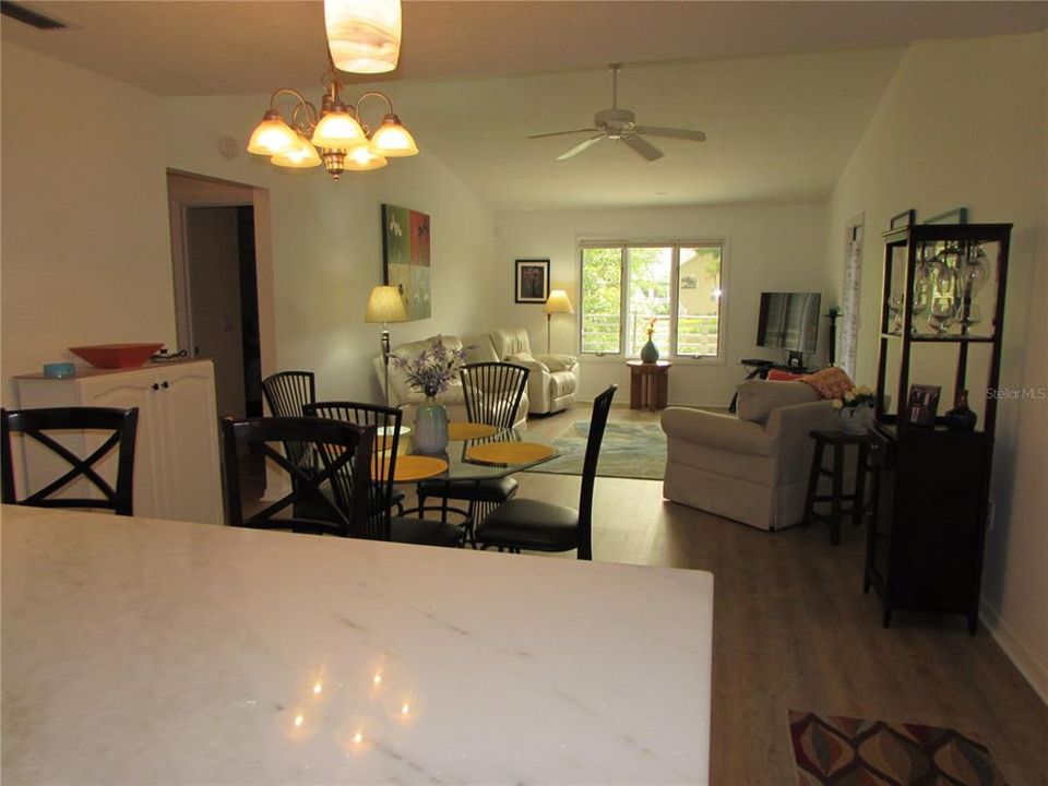 Active With Contract: $2,000 (2 beds, 2 baths, 1201 Square Feet)