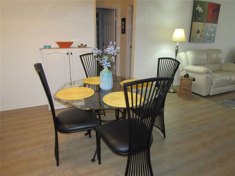 Active With Contract: $2,000 (2 beds, 2 baths, 1201 Square Feet)
