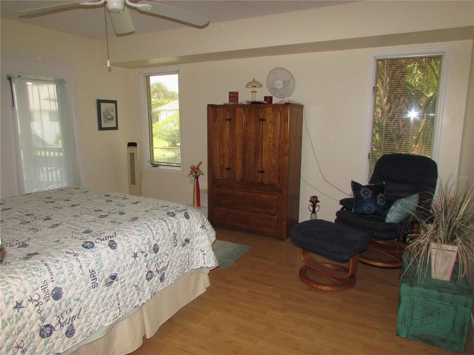 Active With Contract: $2,000 (2 beds, 2 baths, 1201 Square Feet)