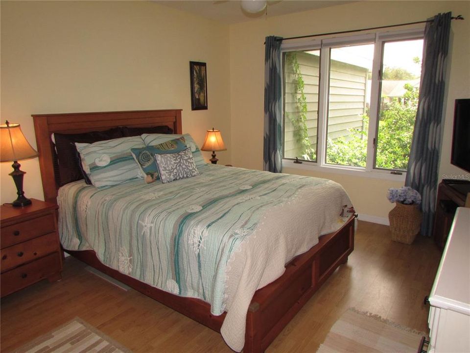 Active With Contract: $2,000 (2 beds, 2 baths, 1201 Square Feet)