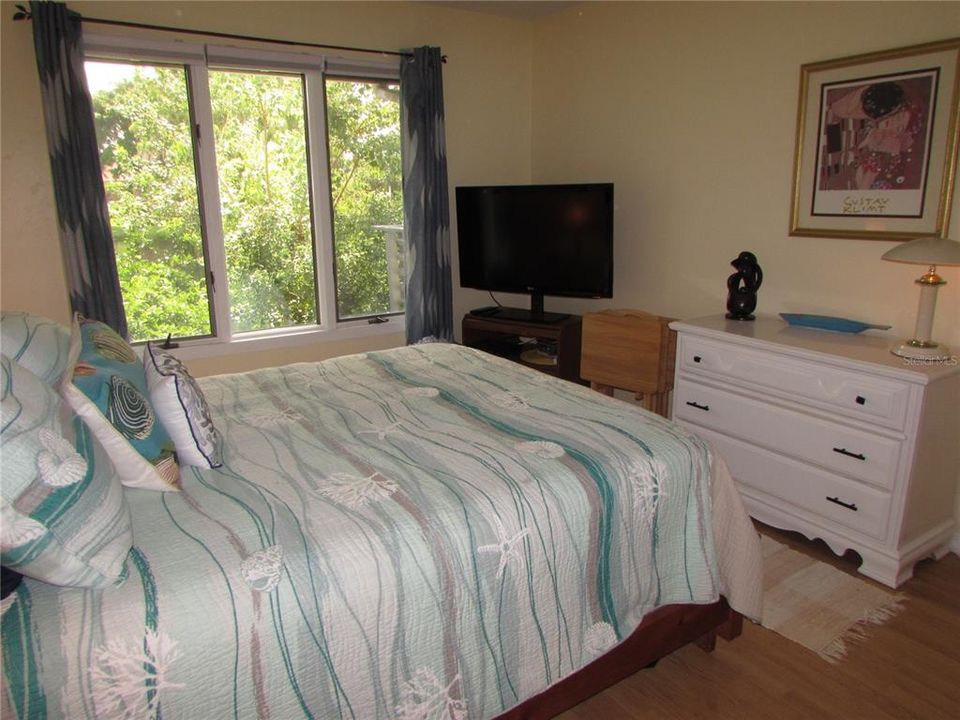 Active With Contract: $2,000 (2 beds, 2 baths, 1201 Square Feet)