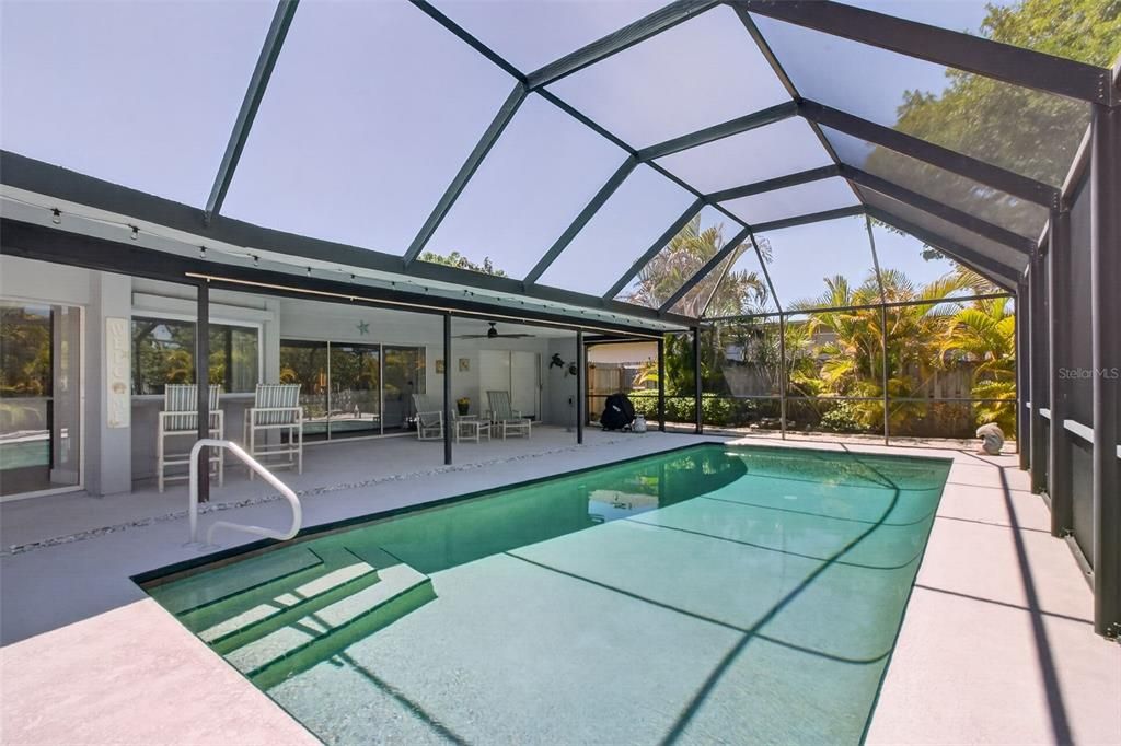 Activo con contrato: $875,000 (4 camas, 2 baños, 2744 Pies cuadrados)