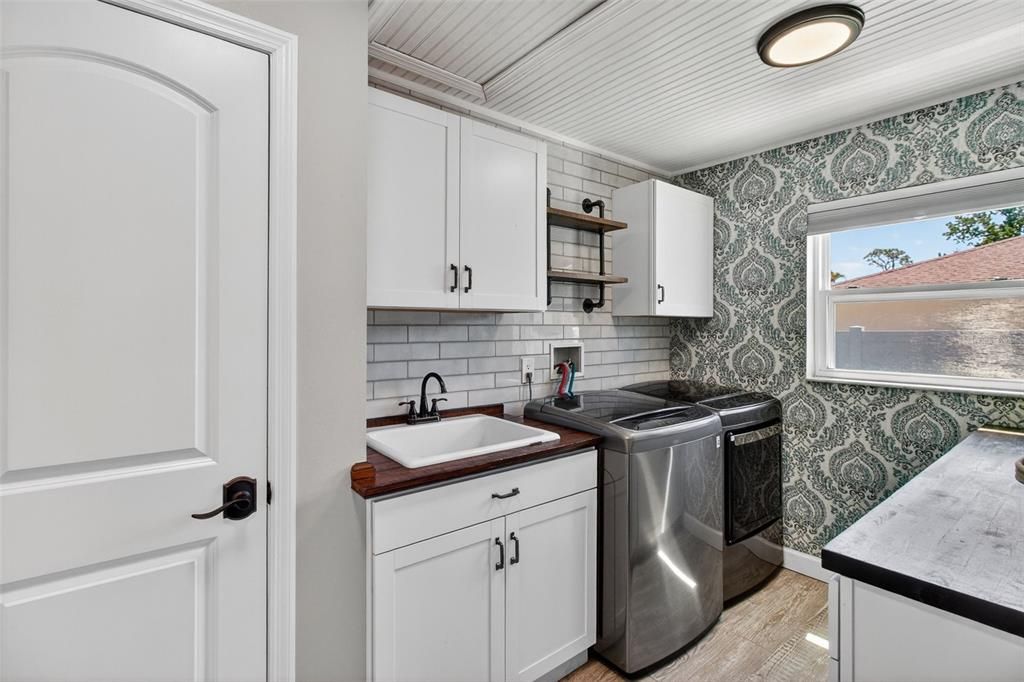 Activo con contrato: $875,000 (4 camas, 2 baños, 2744 Pies cuadrados)