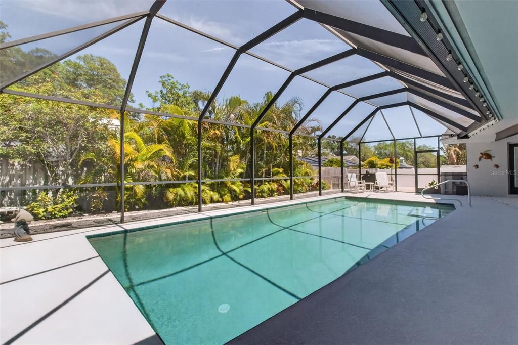 Activo con contrato: $875,000 (4 camas, 2 baños, 2744 Pies cuadrados)