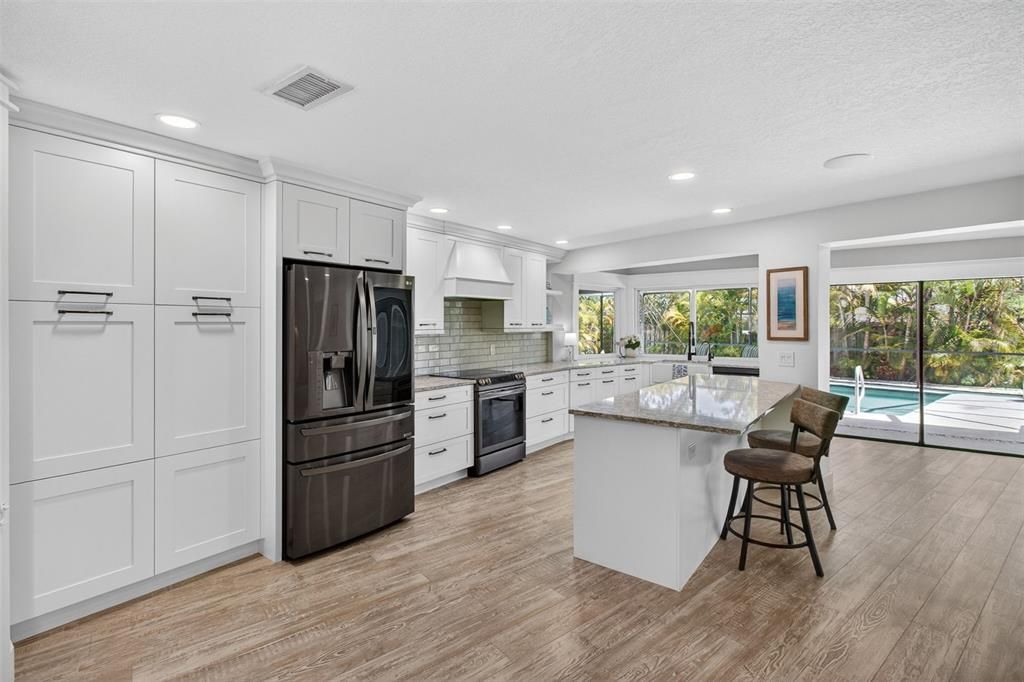 Activo con contrato: $875,000 (4 camas, 2 baños, 2744 Pies cuadrados)