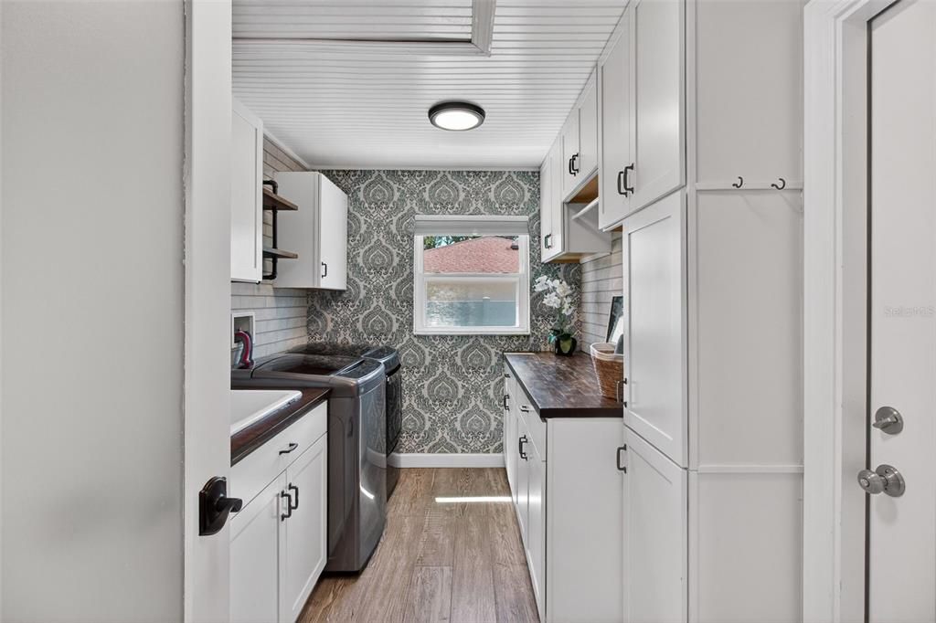 Activo con contrato: $875,000 (4 camas, 2 baños, 2744 Pies cuadrados)