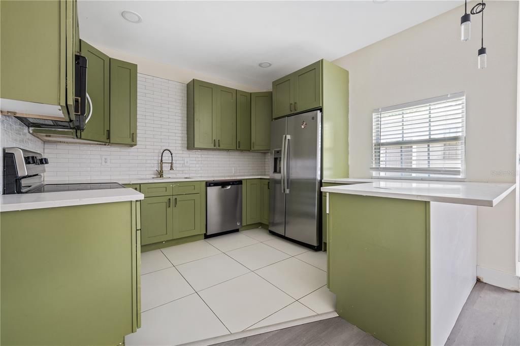 Active With Contract: $1,699 (3 beds, 2 baths, 1520 Square Feet)