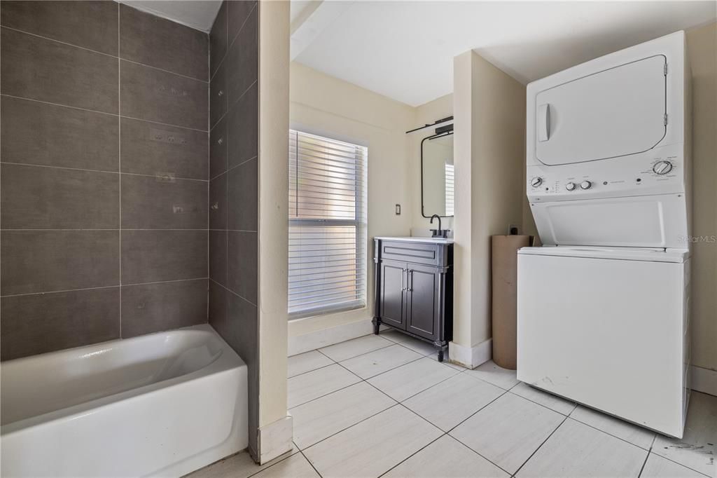 Active With Contract: $1,699 (3 beds, 2 baths, 1520 Square Feet)