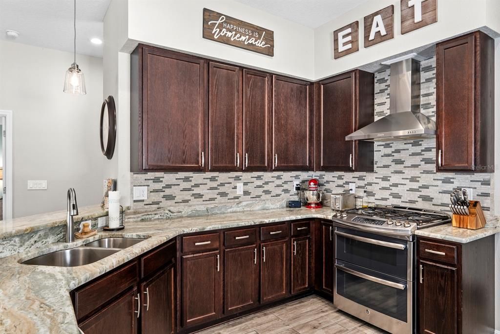 For Sale: $439,900 (3 beds, 2 baths, 1691 Square Feet)