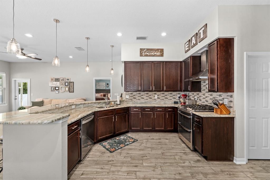 For Sale: $439,900 (3 beds, 2 baths, 1691 Square Feet)