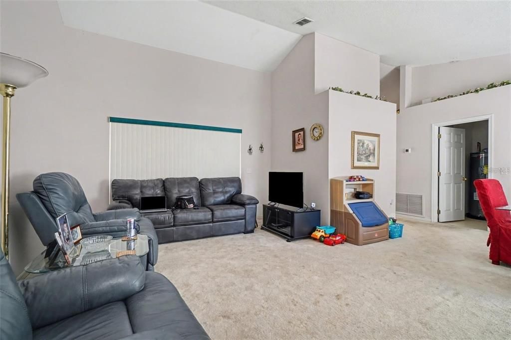 Active With Contract: $410,000 (3 beds, 2 baths, 1699 Square Feet)