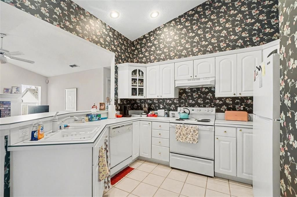 Active With Contract: $410,000 (3 beds, 2 baths, 1699 Square Feet)