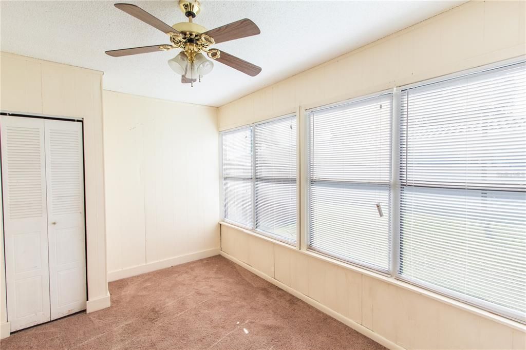For Rent: $1,250 (2 beds, 1 baths, 1980 Square Feet)