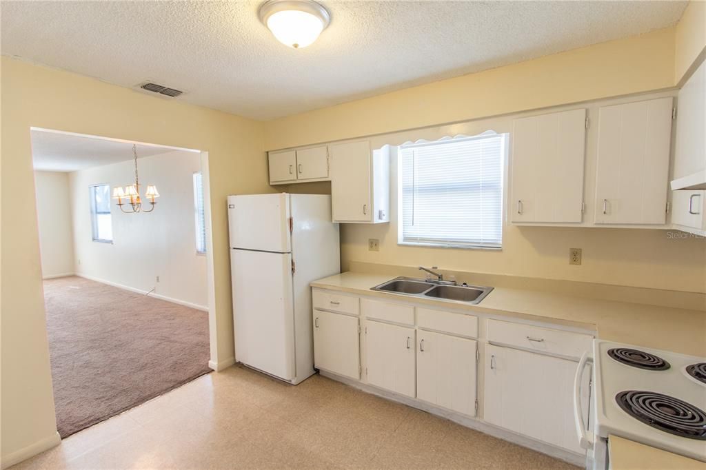 For Rent: $1,250 (2 beds, 1 baths, 1980 Square Feet)
