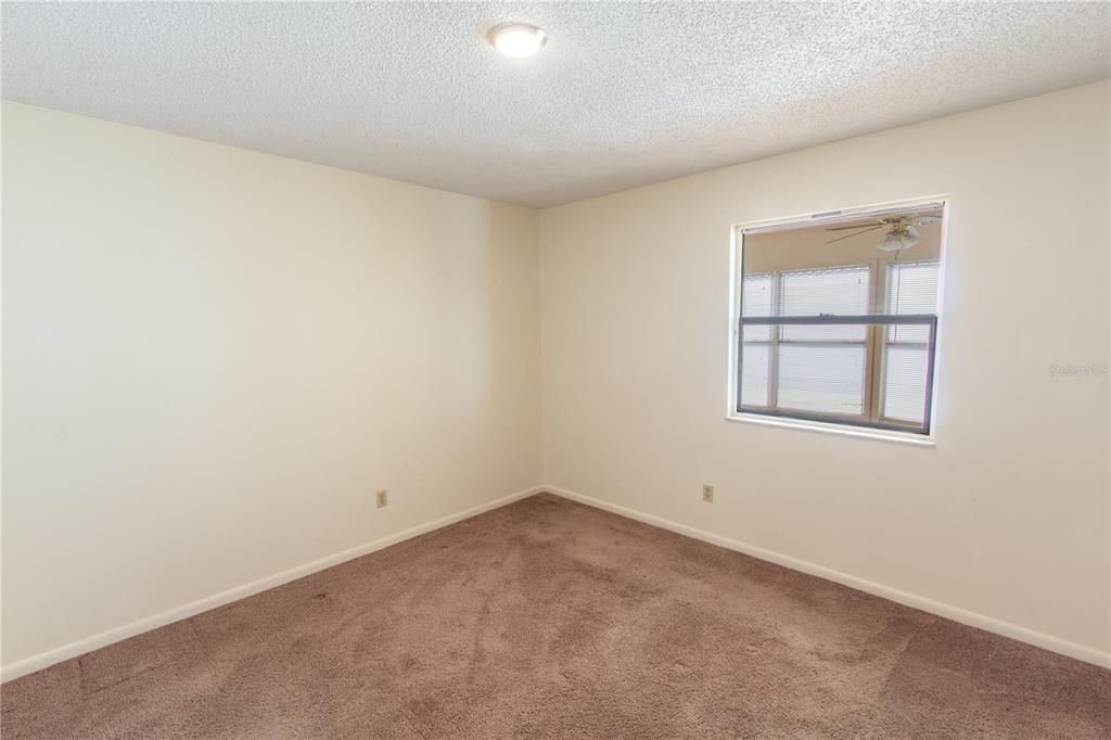 For Rent: $1,250 (2 beds, 1 baths, 1980 Square Feet)
